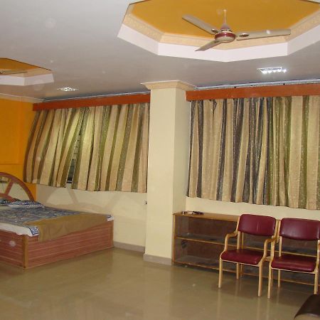 Sreeniketanam Lodge Mādhavaram Exterior photo