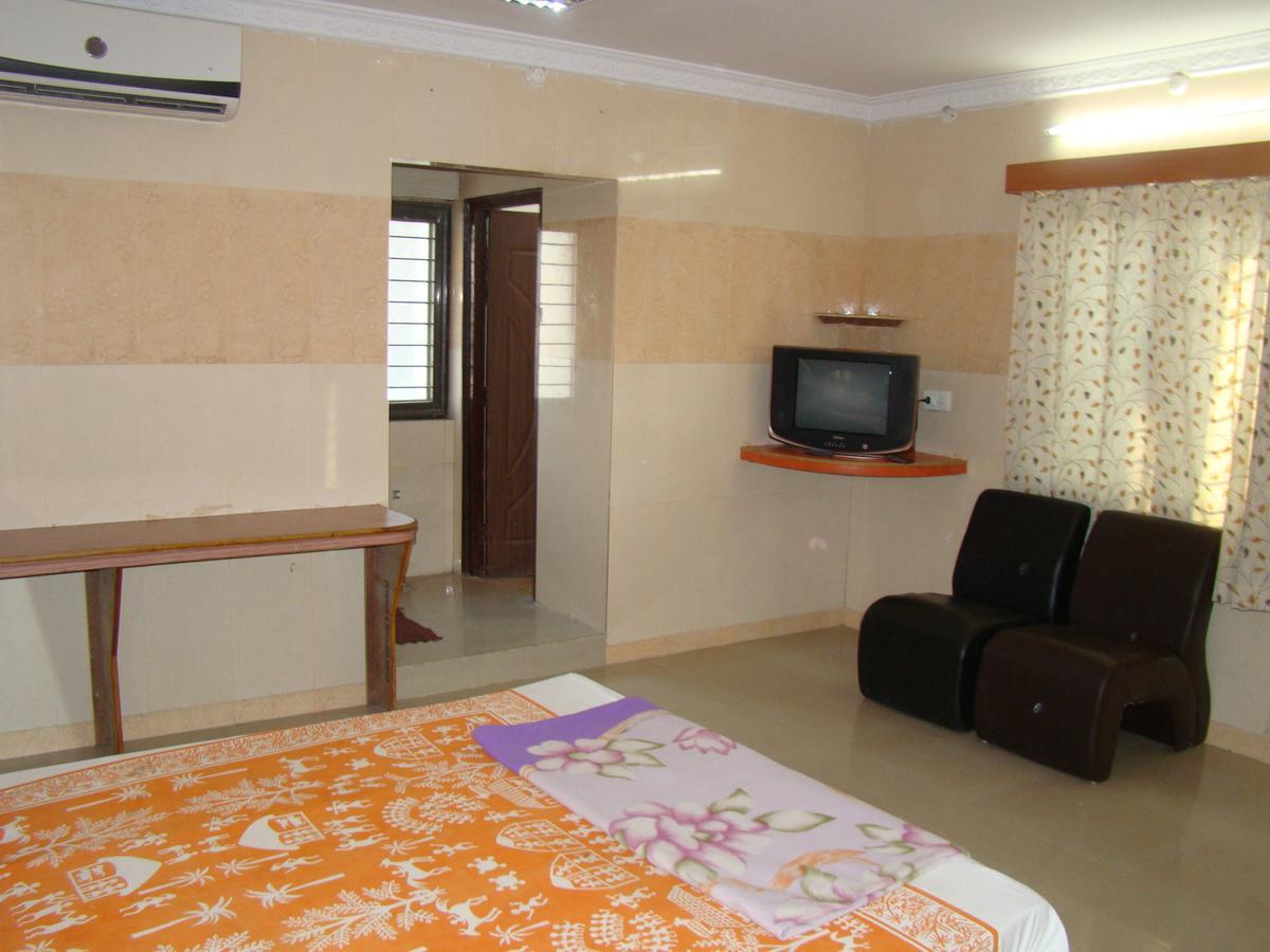 Sreeniketanam Lodge Mādhavaram Exterior photo