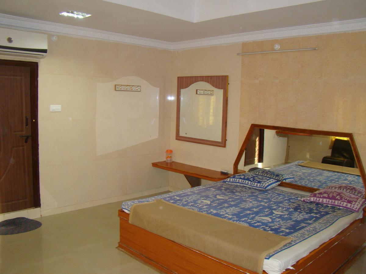 Sreeniketanam Lodge Mādhavaram Exterior photo