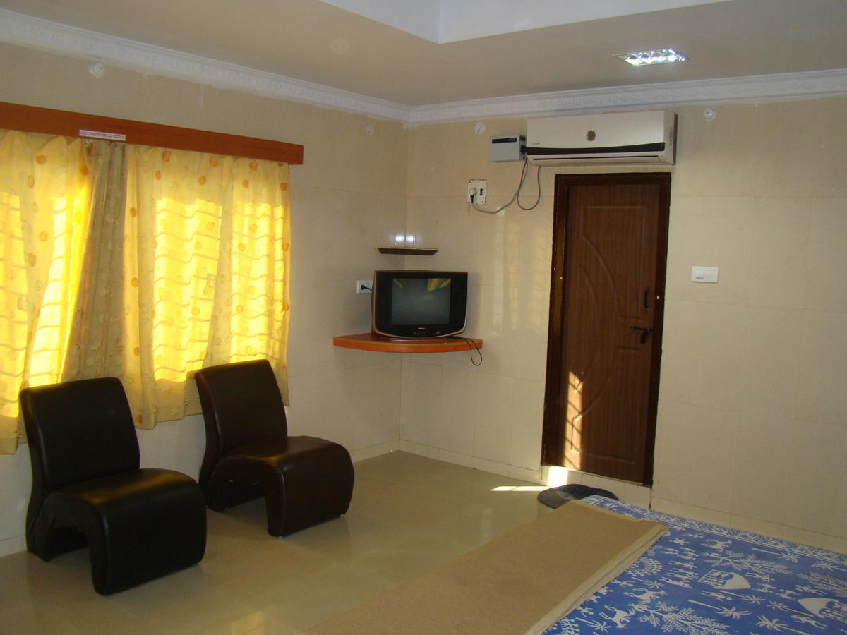 Sreeniketanam Lodge Mādhavaram Exterior photo