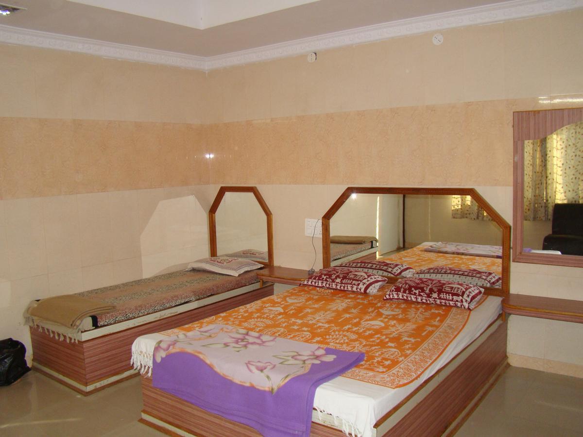 Sreeniketanam Lodge Mādhavaram Exterior photo
