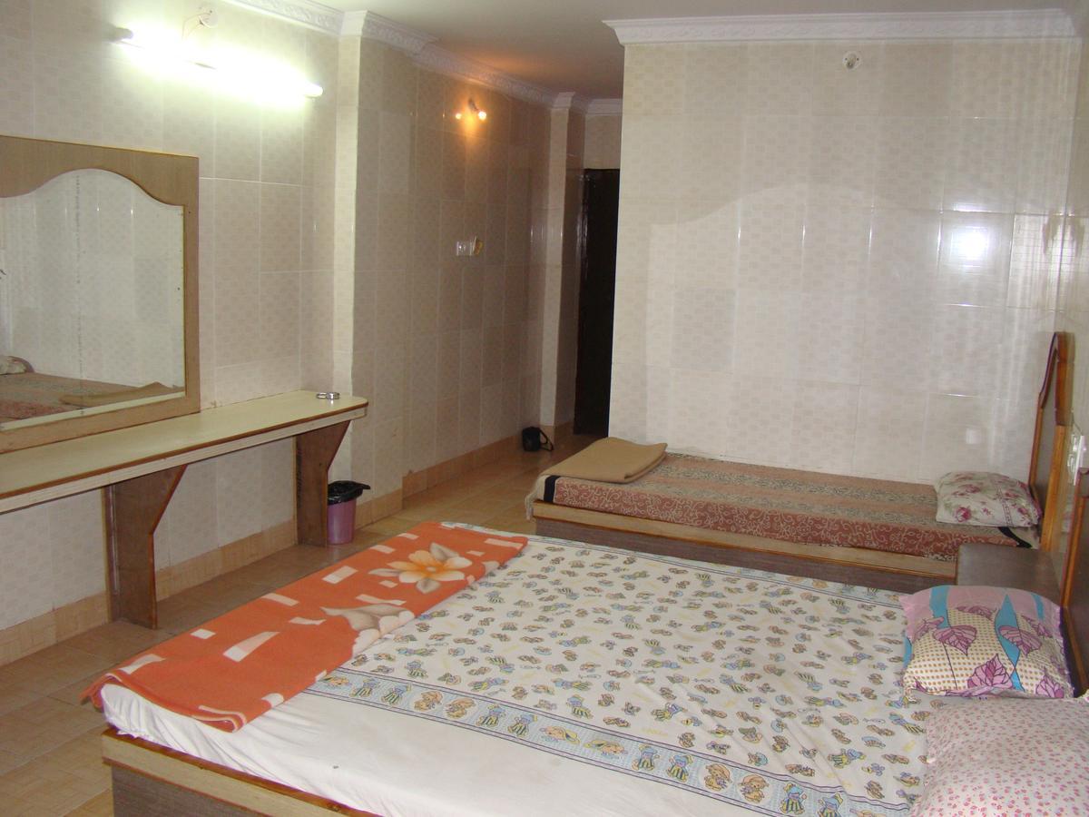 Sreeniketanam Lodge Mādhavaram Exterior photo